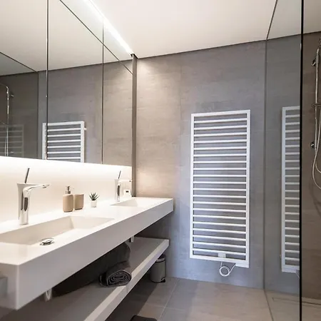 Lux Hamilius - Modern & Spacious W/view