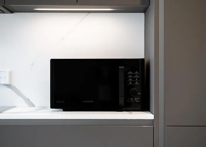 Lux Hamilius - Modern & Spacious W/view *